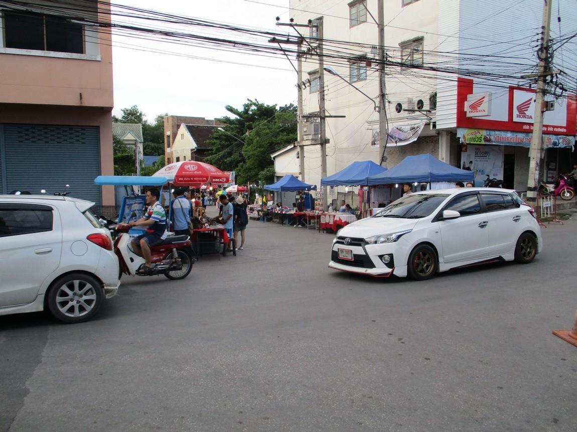 10-pin-hotel-lampang-5-night-market-jpg.jpg 10-pin-hotel-lampang-5-night-market-jpg.jpg