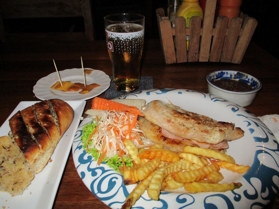 11-riverside-restaurarnt-lampang-4-jpg.jpg