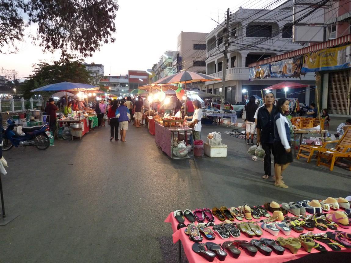 2-phayao-night-market.JPG