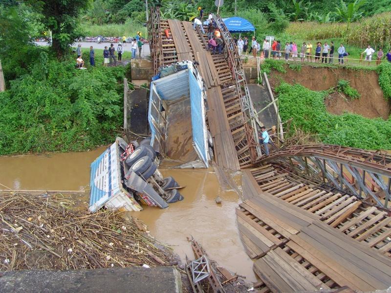 271390=5092-bridge%20collapse%202.jpg
