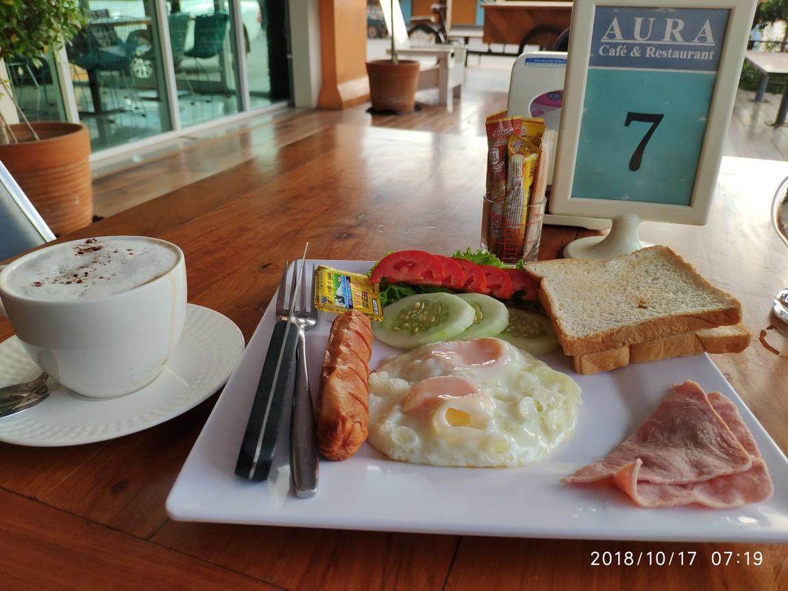 4c-aura-residence-breakfast.jpg