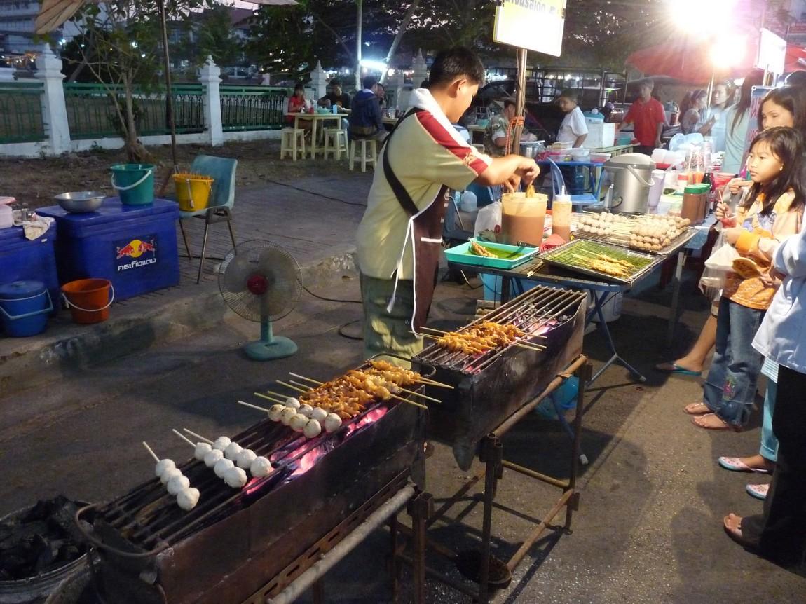 5-bbq-food-phayao-night-market.JPG