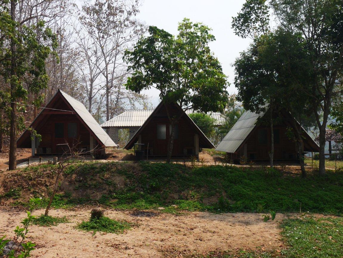 5-huts-mae-om-long-hot-springs.JPG