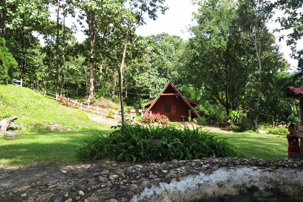 5-huts-mae-om-long-springs.jpg