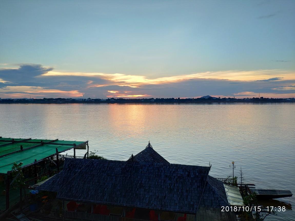 5a-mekong-riverside-beers-sundown.jpg