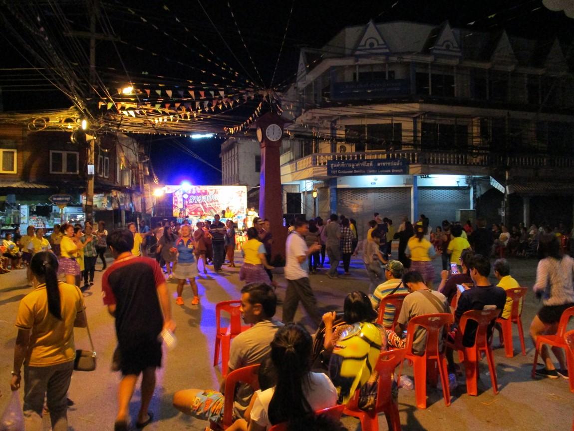 7-disco-lom-sak-night-market.JPG