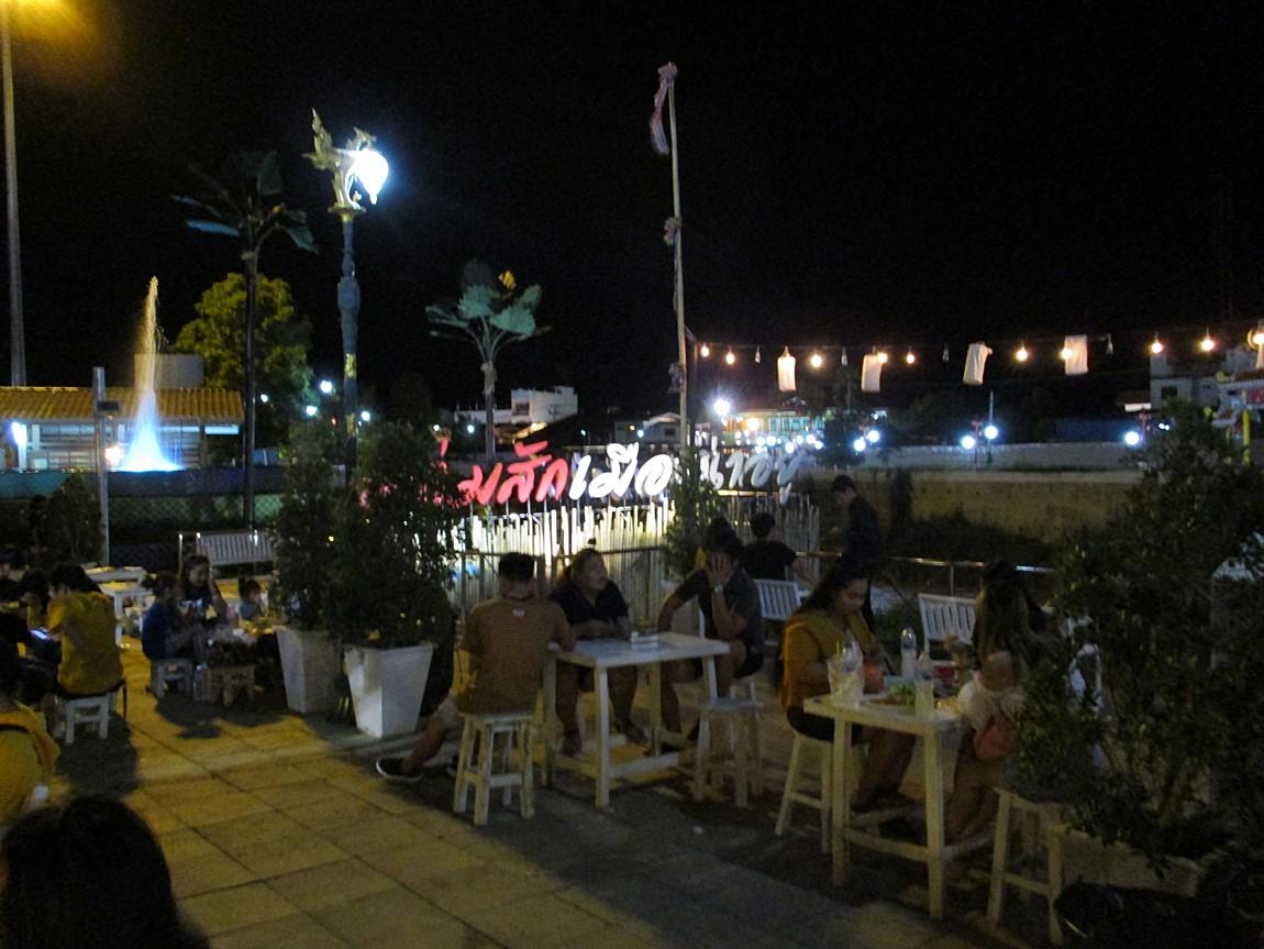 8-dining-area-near-canal-lom-sak-night-market.JPG