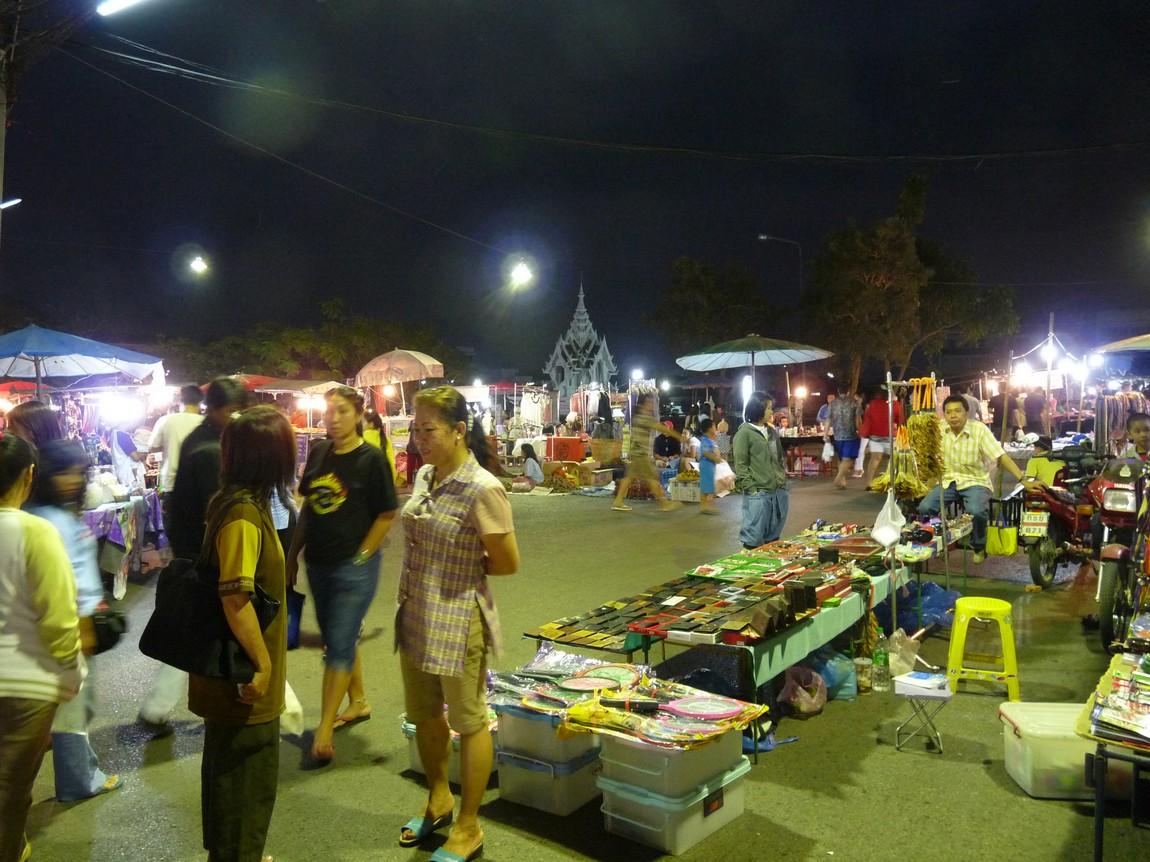 9-phayao-night-market.JPG
