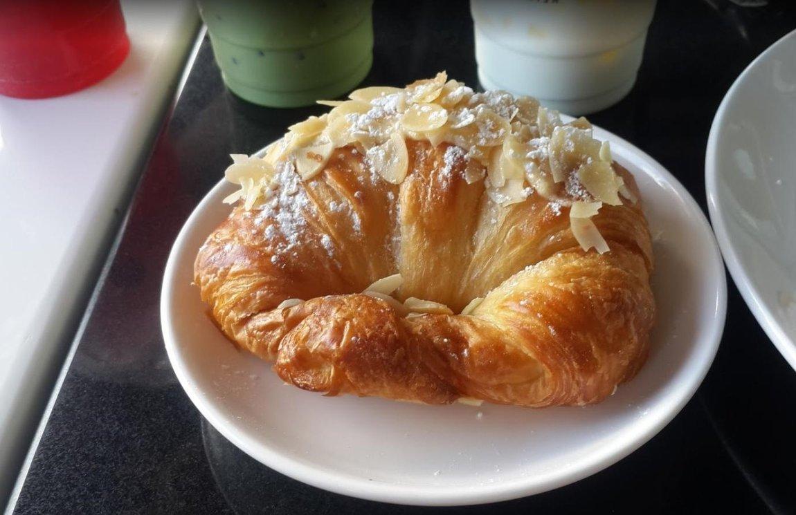 almond-croissants-pino-latte-lom-sak.jpg