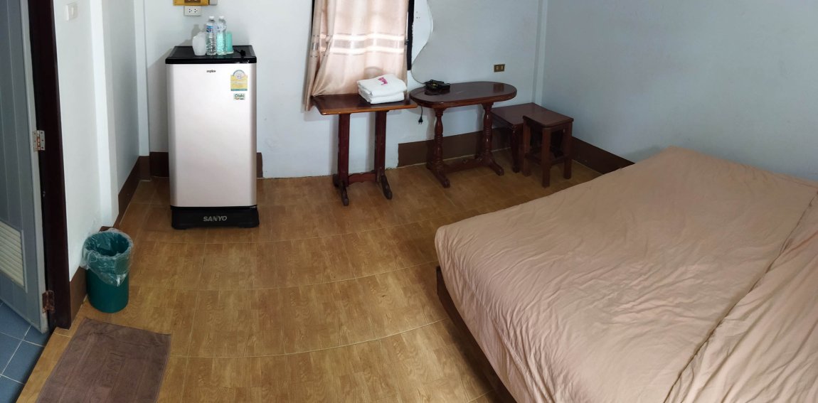 Baanta 500B Cabin 2 Interior.jpg