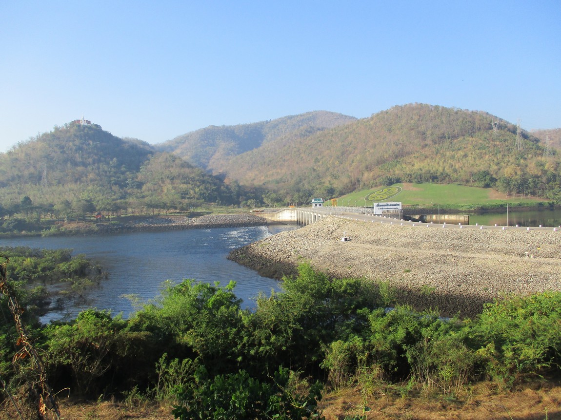 Bhumipol-Dam-area (1).JPG