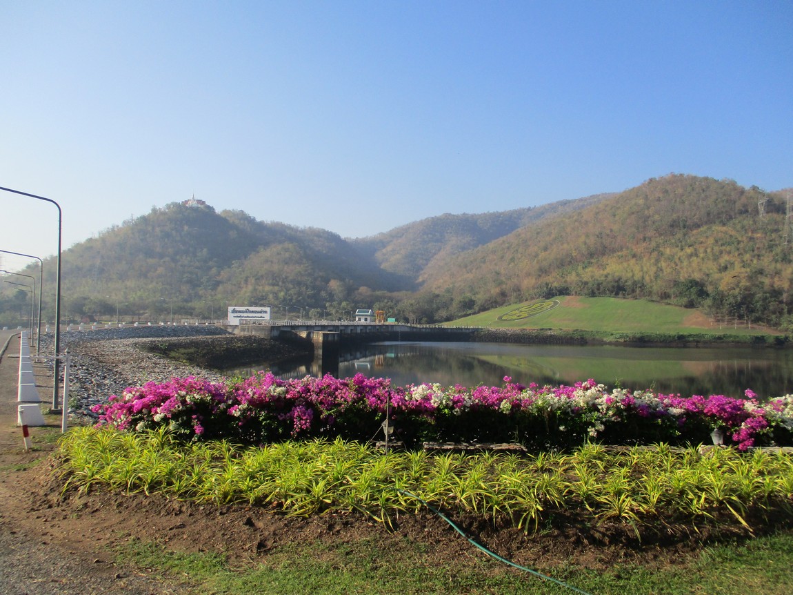 Bhumipol-Dam-area (4).JPG