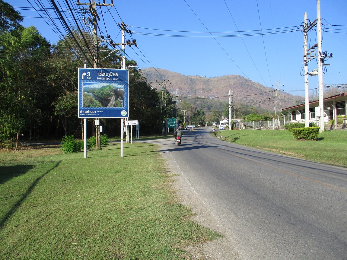 Bhumipol-Dam-area (6).JPG