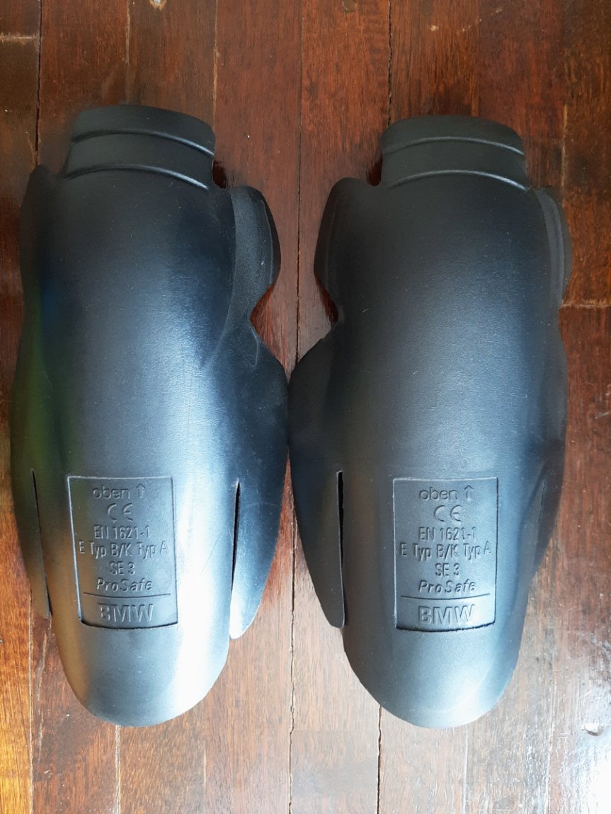 BMW_KneeProtectors_01.jpg