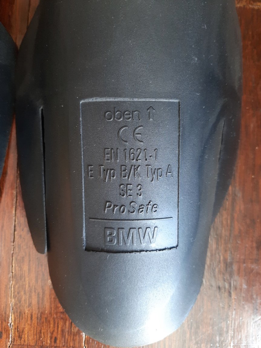 BMW_KneeProtectors_02.jpg