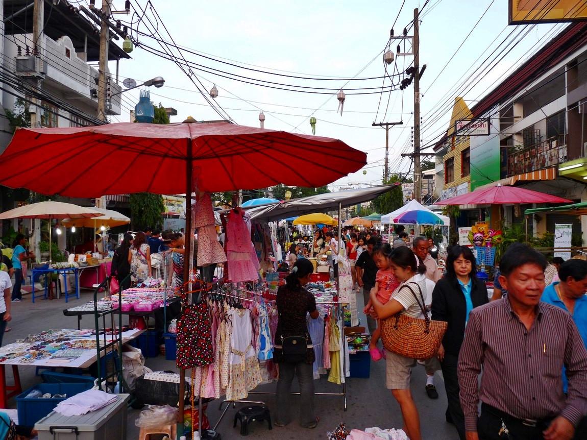 chiang-rai-walking-street-market-1.jpg