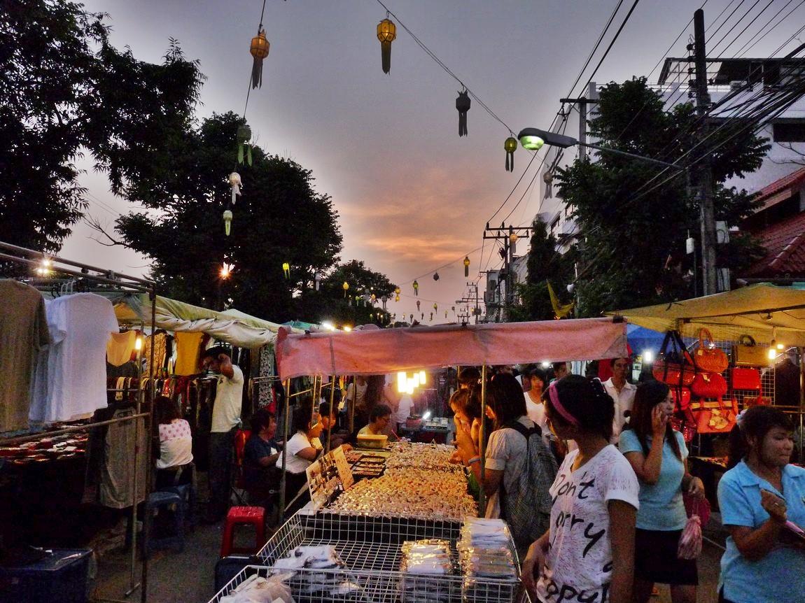 chiang-rai-walking-street-market-12.jpg