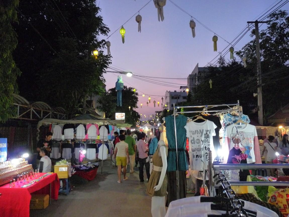 chiang-rai-walking-street-market-16.jpg