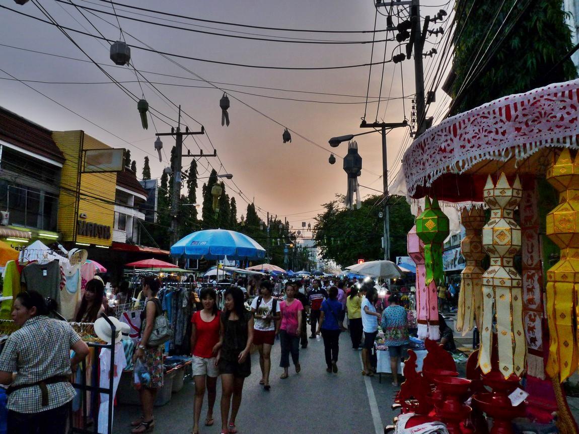 chiang-rai-walking-street-market-2.jpg