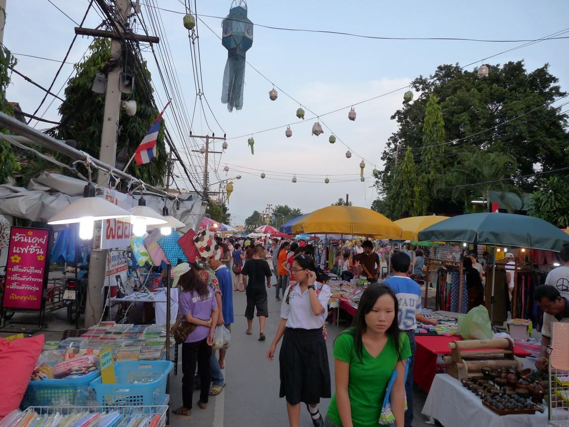 chiang-rai-walking-street-market-6.jpg