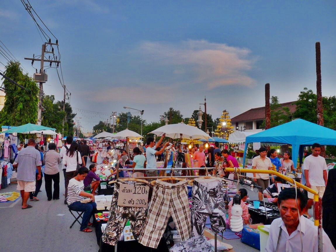 chiang-rai-walking-street-market-9.jpg