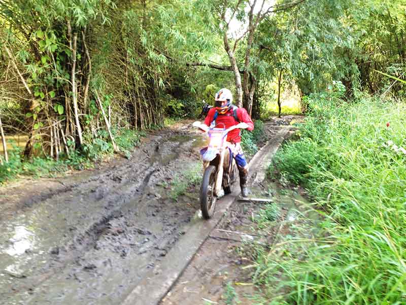 enduro-cambodia-balance.jpg