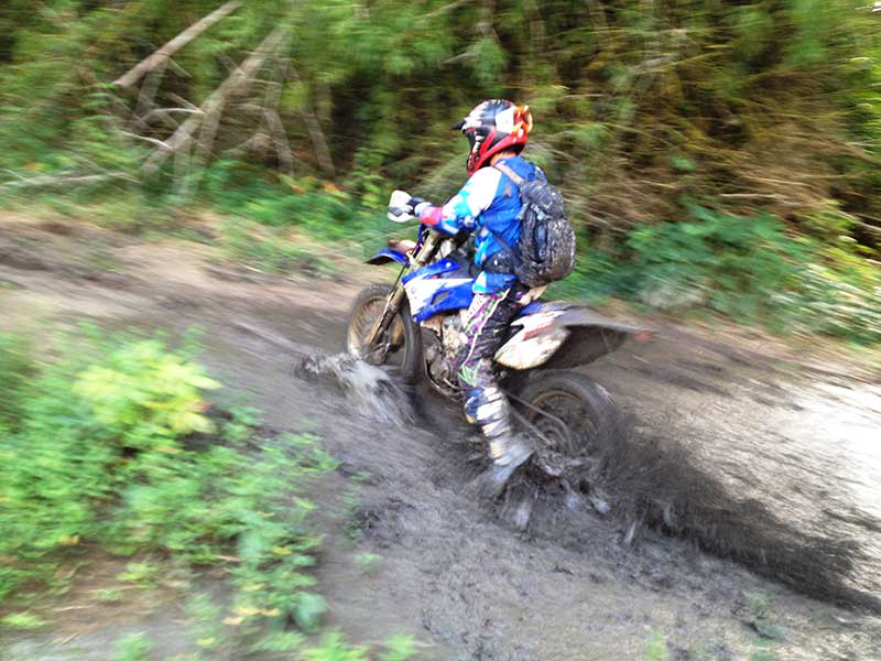 enduro-cambodia-gunning-it.jpg