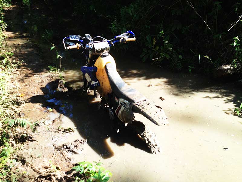 enduro-cambodia-stuck.jpg