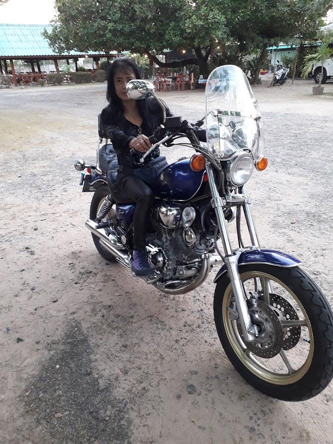 Gey on bike at gung place from front nice.jpg Gey on bike at gung place from front nice.jpg