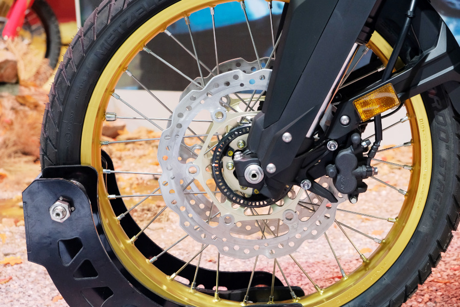 Honda_TransAlp750_21inch-front-wheel_1.jpg Honda_TransAlp750_21inch-front-wheel_1.jpg