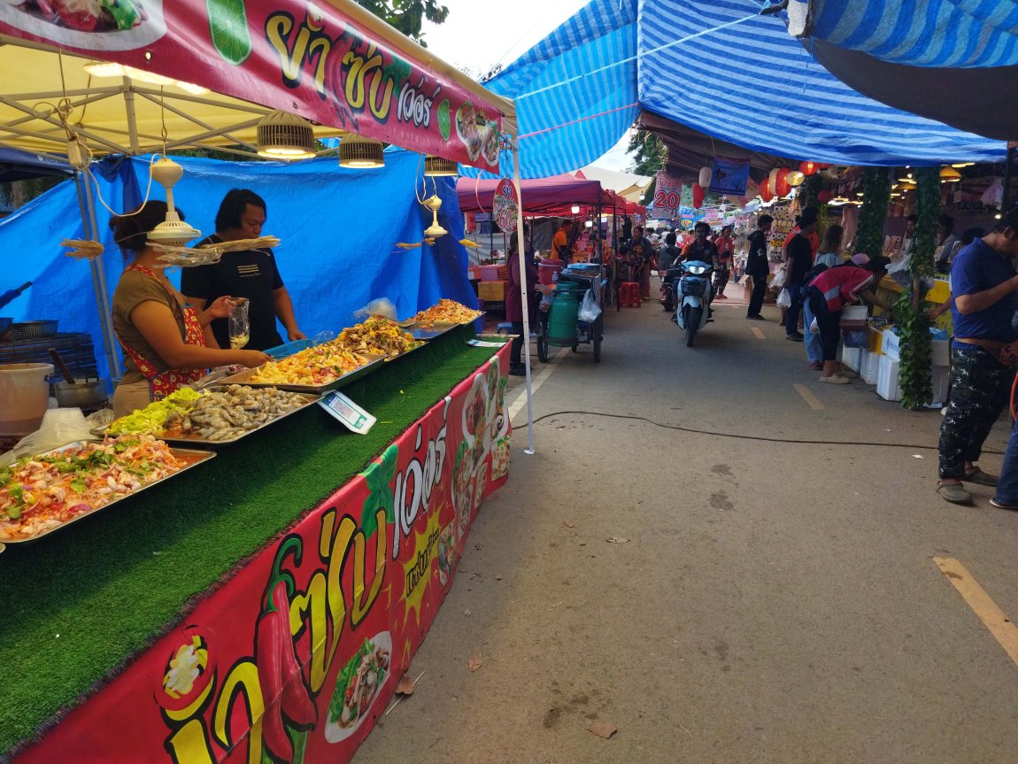 Loi Kratong in Pak Chom at Naga 1A.jpg