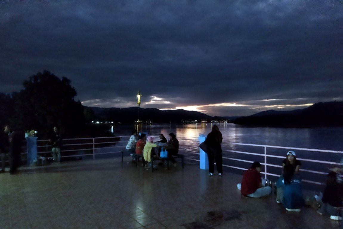 Loi Kratong in Pak Chom at Naga 6.jpg