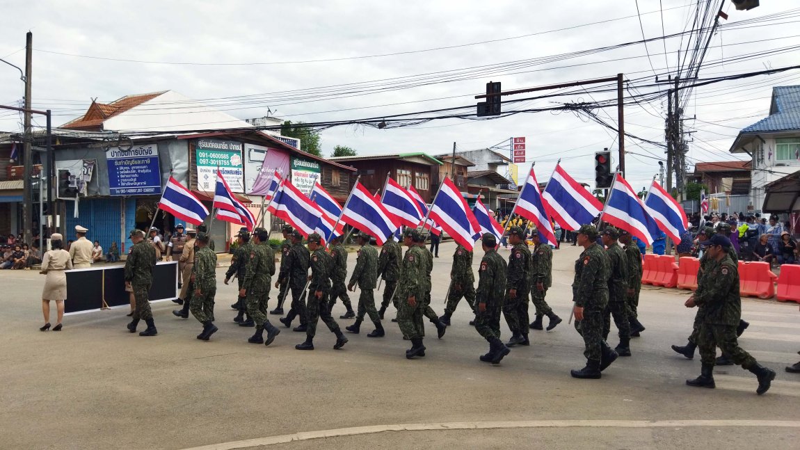 Loi Kratong Pak Chom Parade 1.jpg