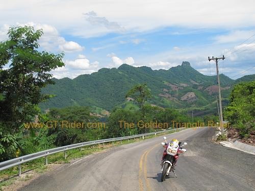 route-2331-the-phu-hin-rongkla-road-004.jpg