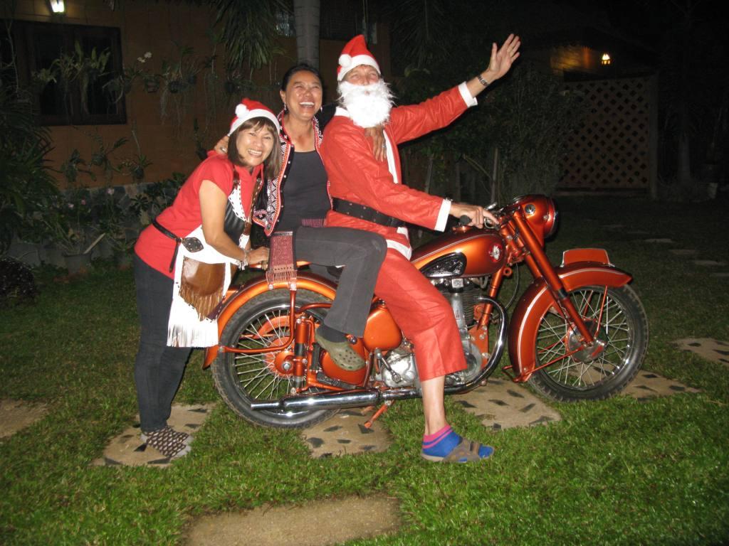 Santas visit to the Viang 2011 7.jpg