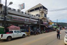 Downtown Pak Chom.jpg